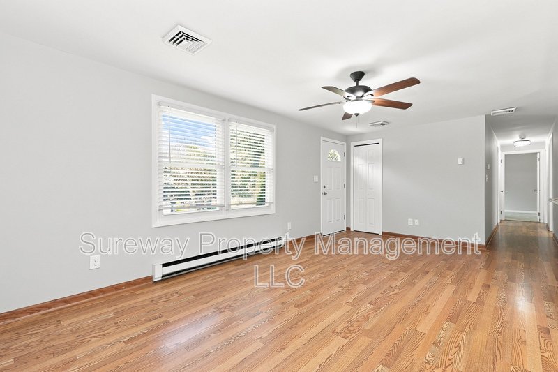 🏡 Freshly Painted, Professionally Cleaned & Move-In Ready! property image