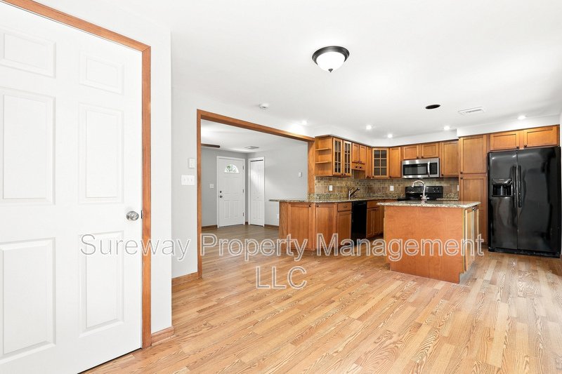 🏡 Freshly Painted, Professionally Cleaned & Move-In Ready! property image