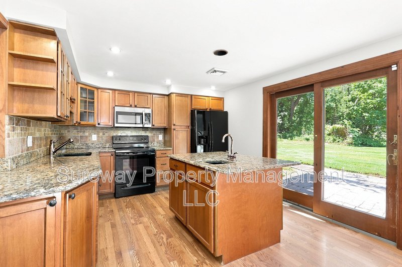 🏡 Freshly Painted, Professionally Cleaned & Move-In Ready! property image
