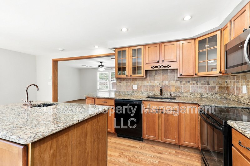 🏡 Freshly Painted, Professionally Cleaned & Move-In Ready! property image