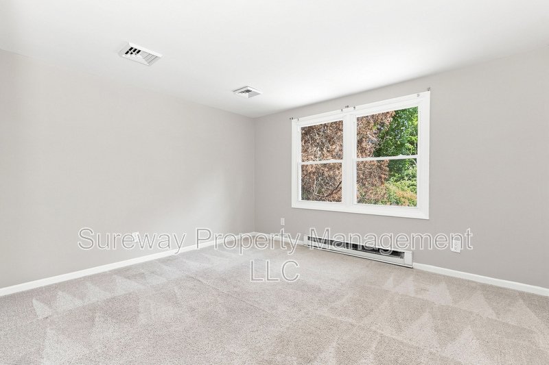 🏡 Freshly Painted, Professionally Cleaned & Move-In Ready! property image