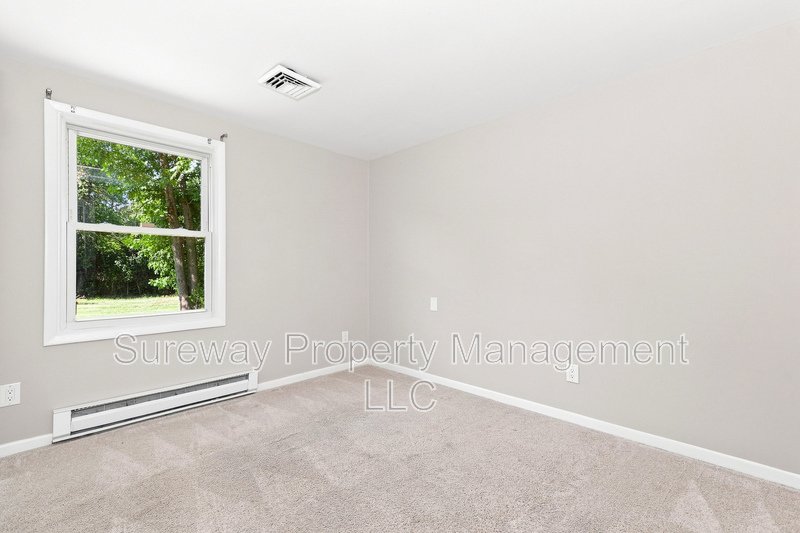 🏡 Freshly Painted, Professionally Cleaned & Move-In Ready! property image