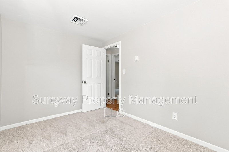 🏡 Freshly Painted, Professionally Cleaned & Move-In Ready! property image